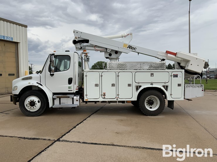 2010-freightliner-m2-106-image-8