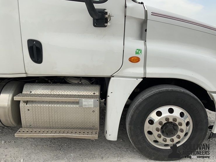 2018-freightliner-cascadia-125slp-t/a-6x4-sleeper-truck-tractor-image-16