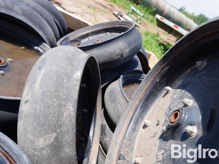 case-ih-gauge-wheels-image-17