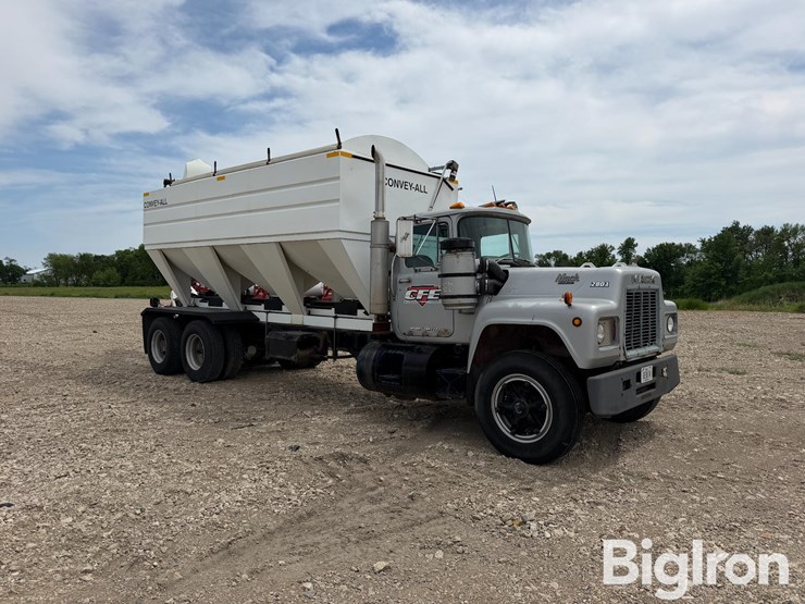 1987-mack-r690st-image-3