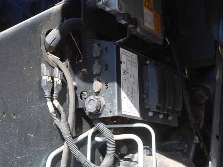 2019-case-ih-lb434xl-image-22