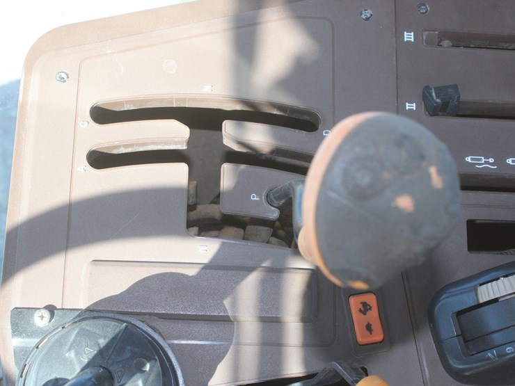 2004-john-deere-7320-image-73