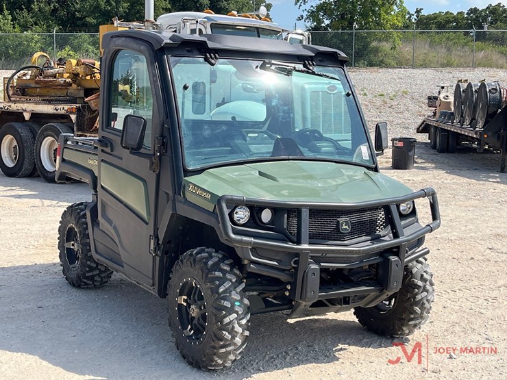2020-john-deere-gator-xuv-835m-image-1