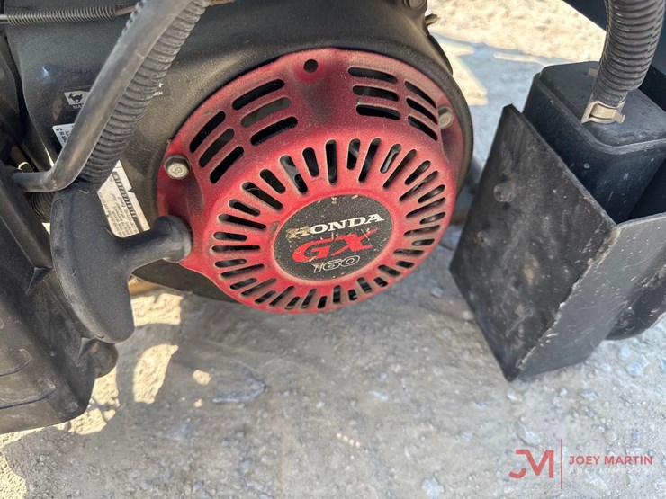 tsurumi-tpg4-3000hdx-portable-generator-image-3