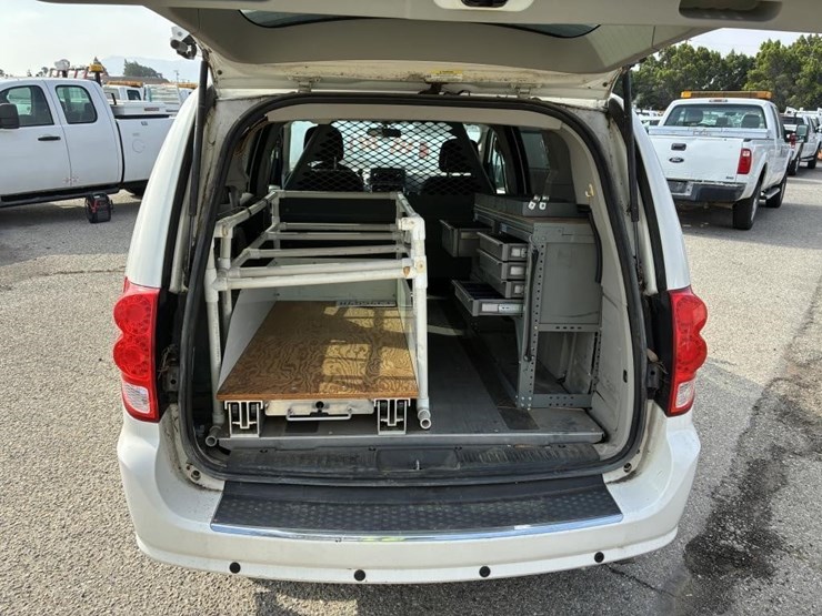 2012-dodge-caravan-image-12