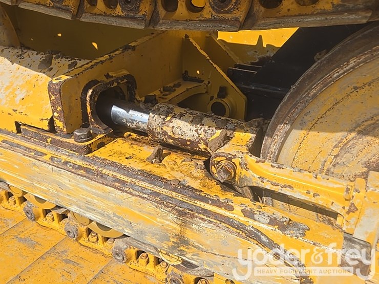 2023-deere-650k-lgp-image-18