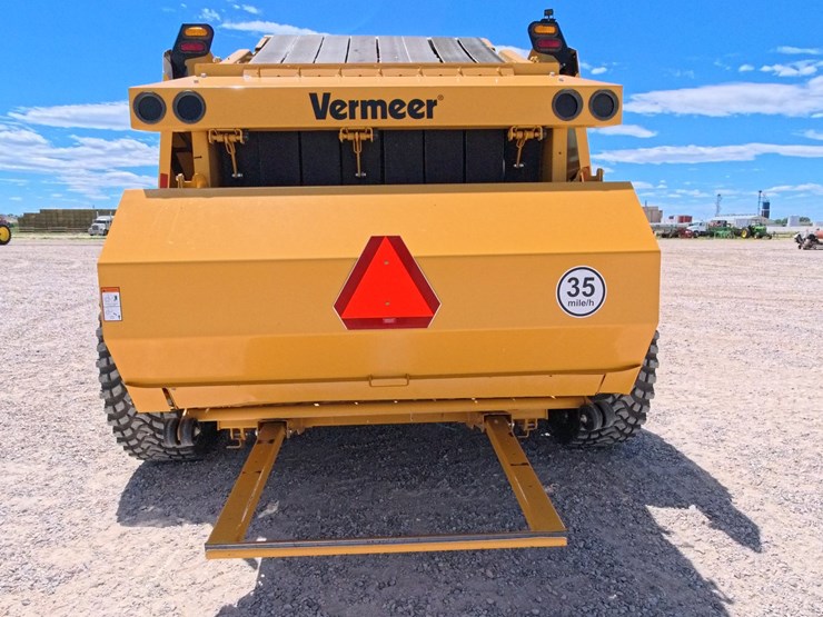 #1027-•-2020-vermeer-zr5-self-propelled-baler-image-59