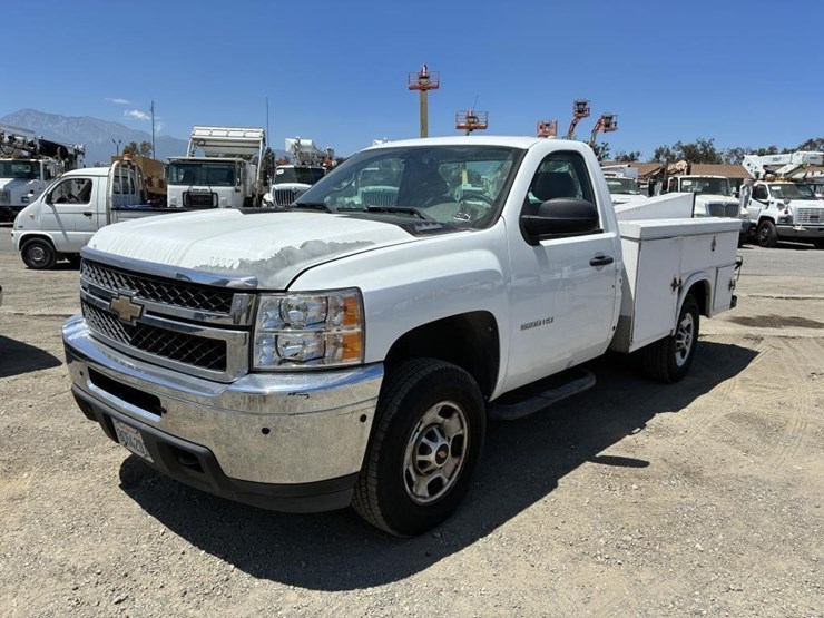2011-chevrolet-silverado-2500-image-1