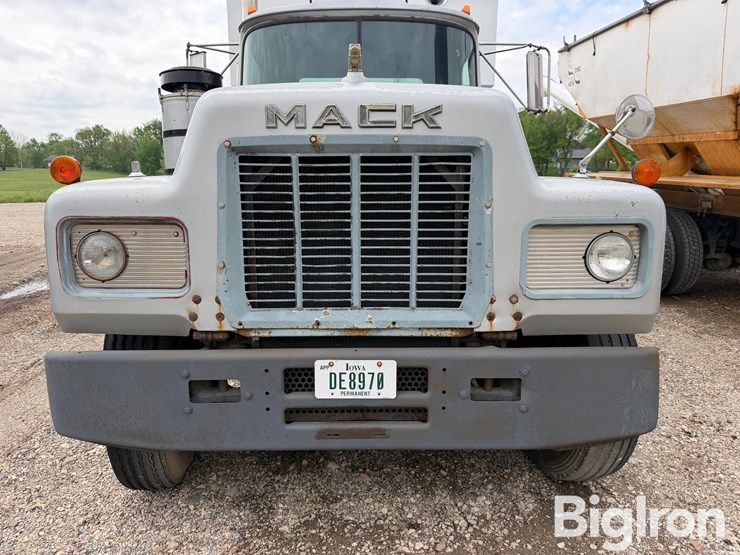 1987-mack-r690st-image-12