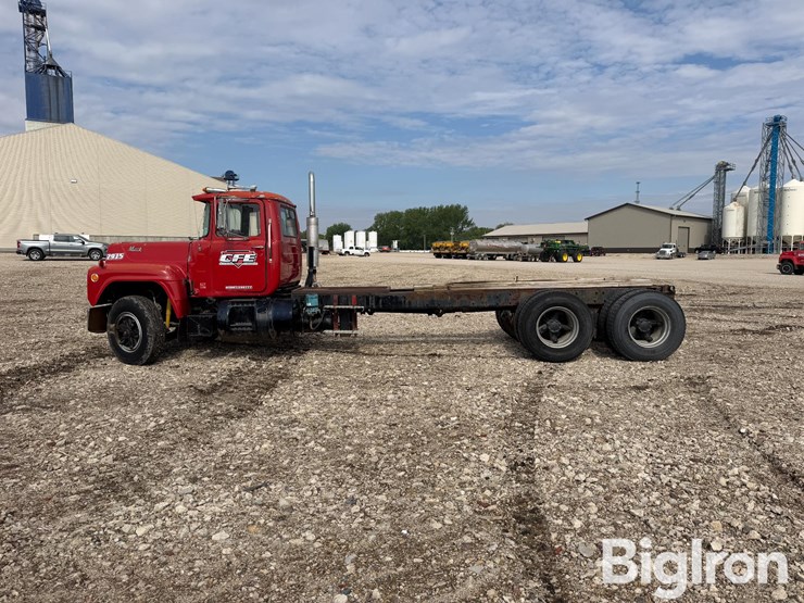 1984-mack-r686st-image-8