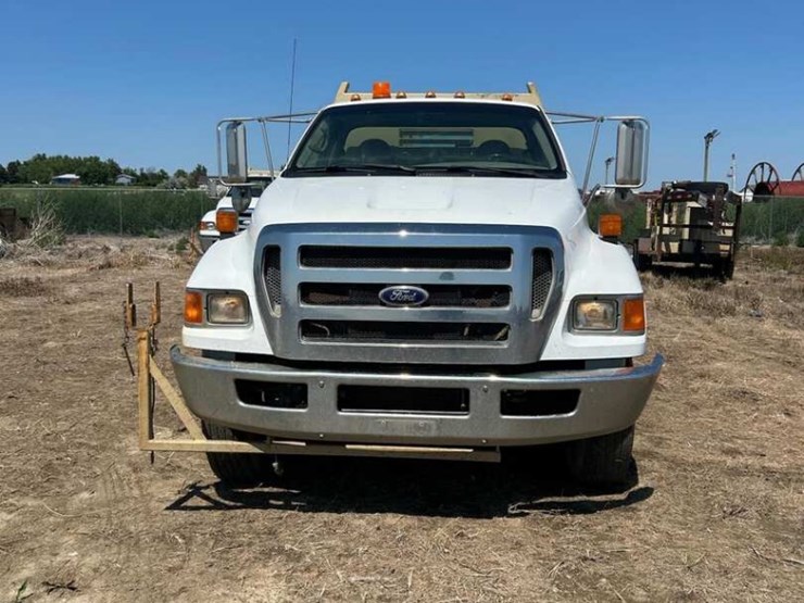 2010-ford-f650-image-3