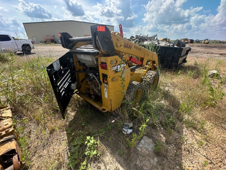 2019-caterpillar-232d-image-2