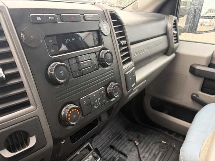 2017-ford-f350-xl-image-19