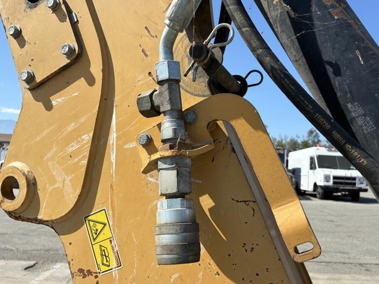 2014-caterpillar-430e-image-19
