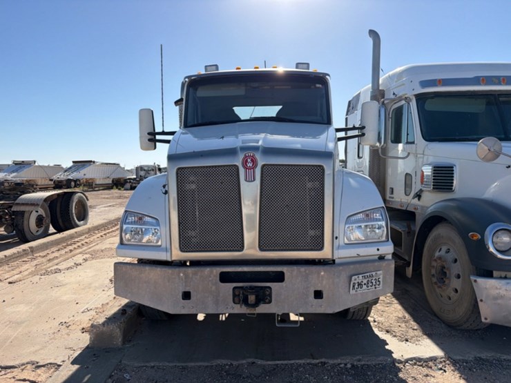 2019-kenworth-t880-image-2