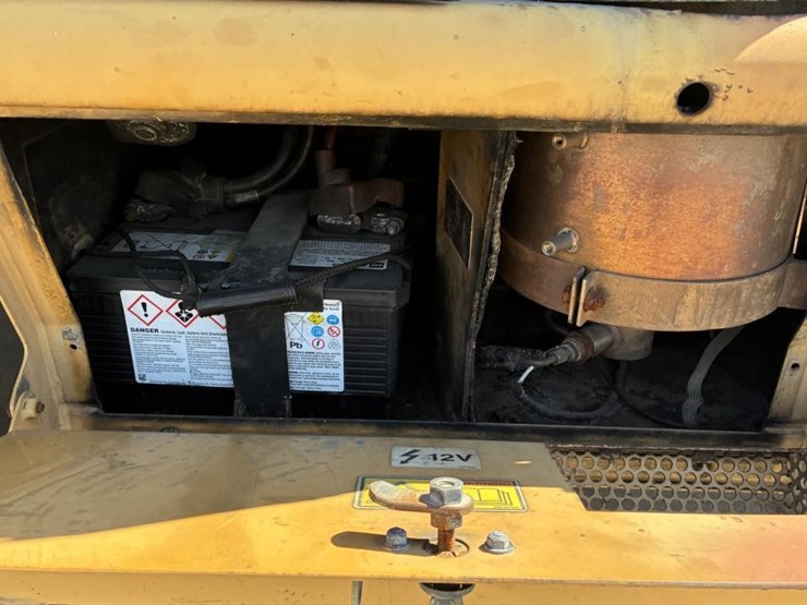 2014-caterpillar-430e-image-24