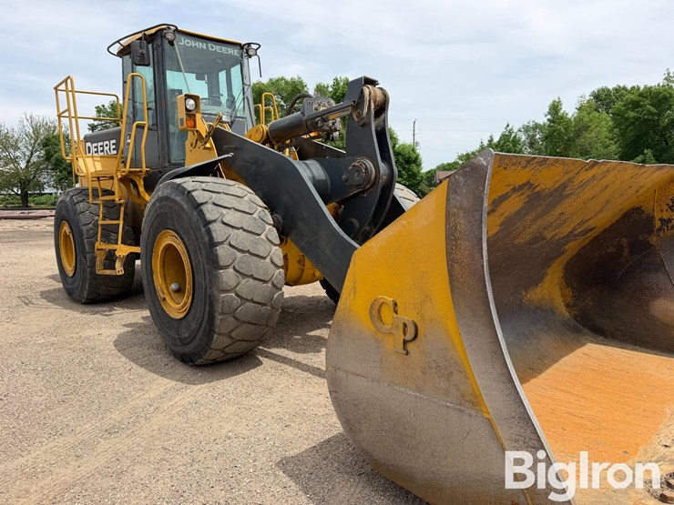 john-deere-744-image-18
