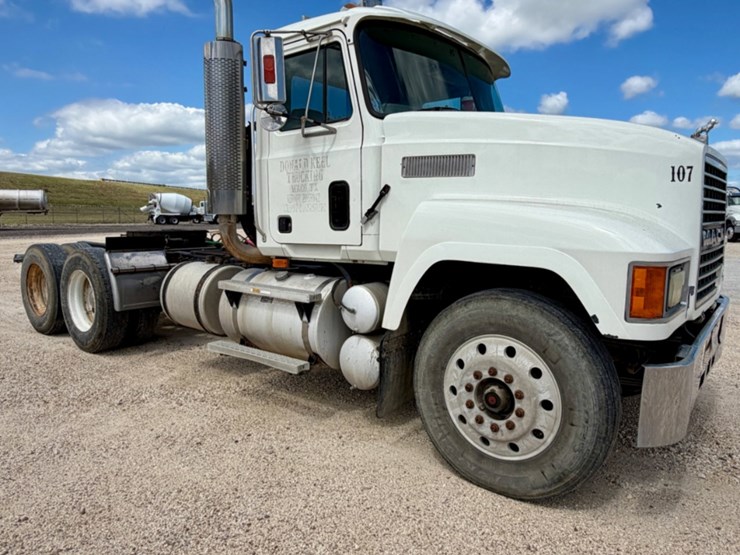 2001-mack-ch613-image-3