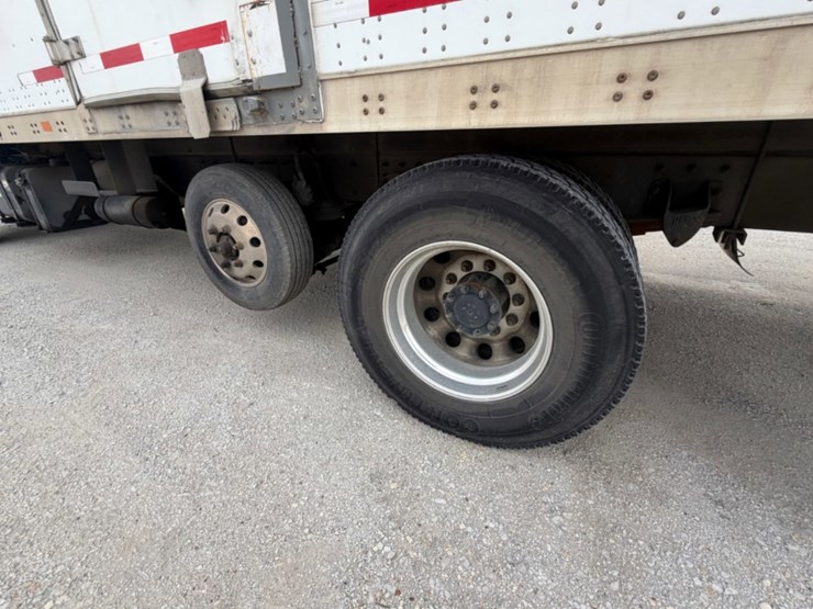 2016-peterbilt-220-image-13