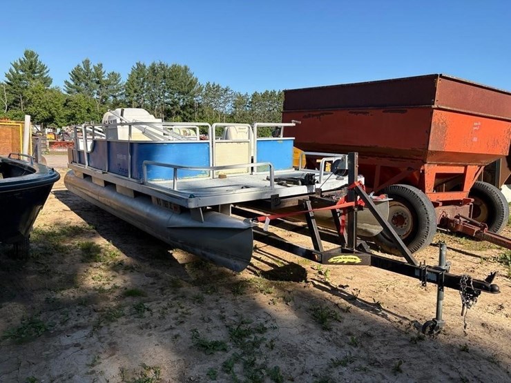 harris-pontoon-boat-image-3