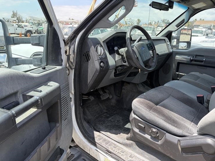2011-ford-f450-image-13