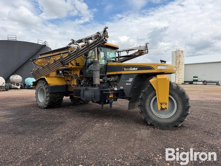 2014-caterpillar-c13-image-3