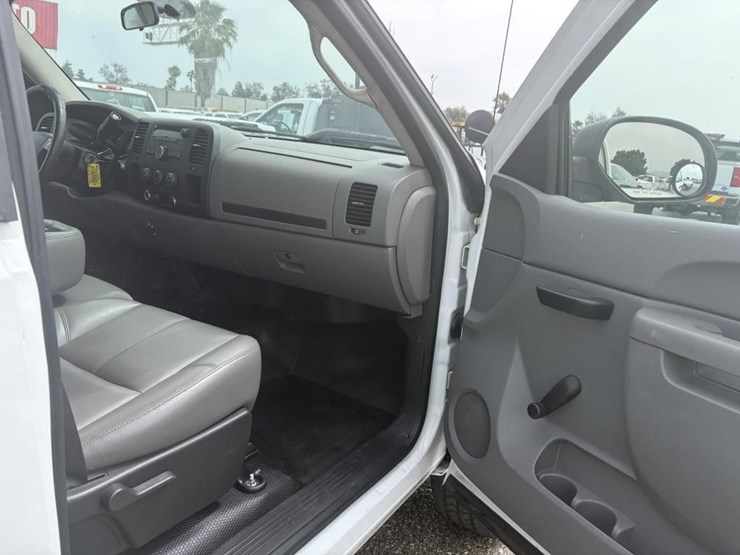 2011-chevrolet-2500hd-image-9