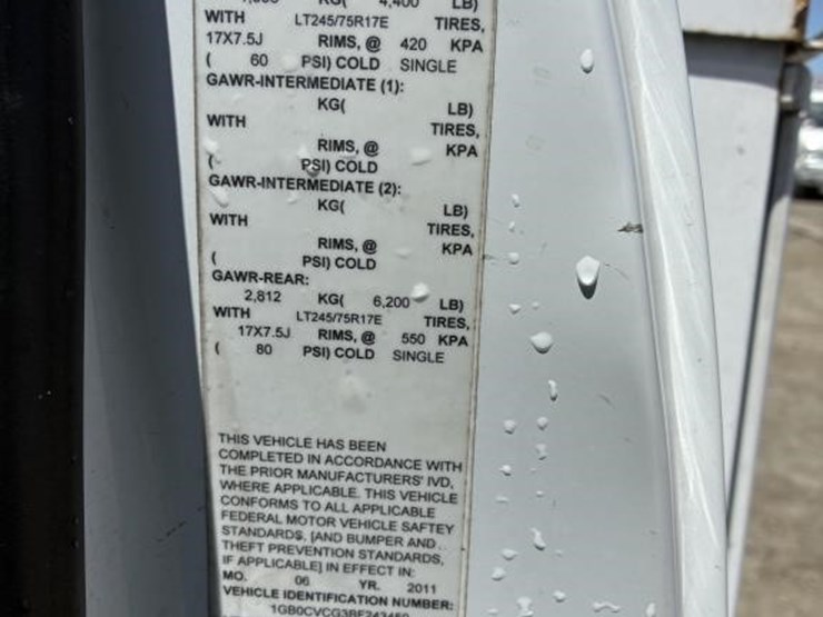 2011-chevrolet-silverado-2500-image-21