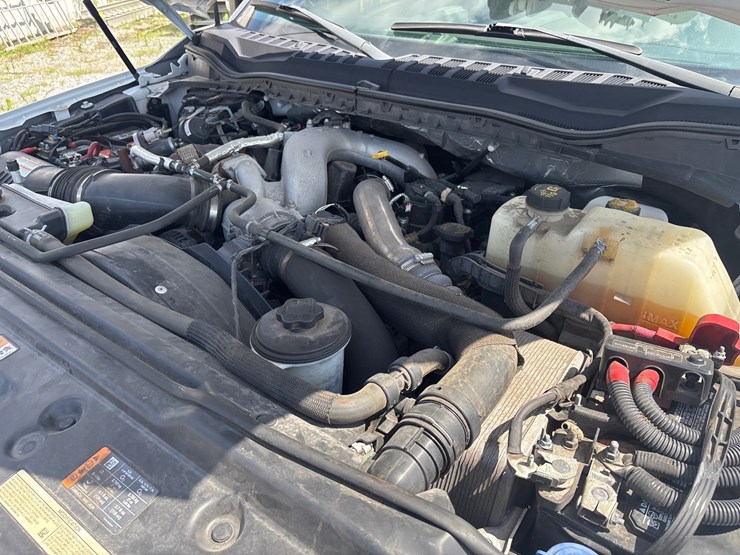 2022-ford-f550-image-19