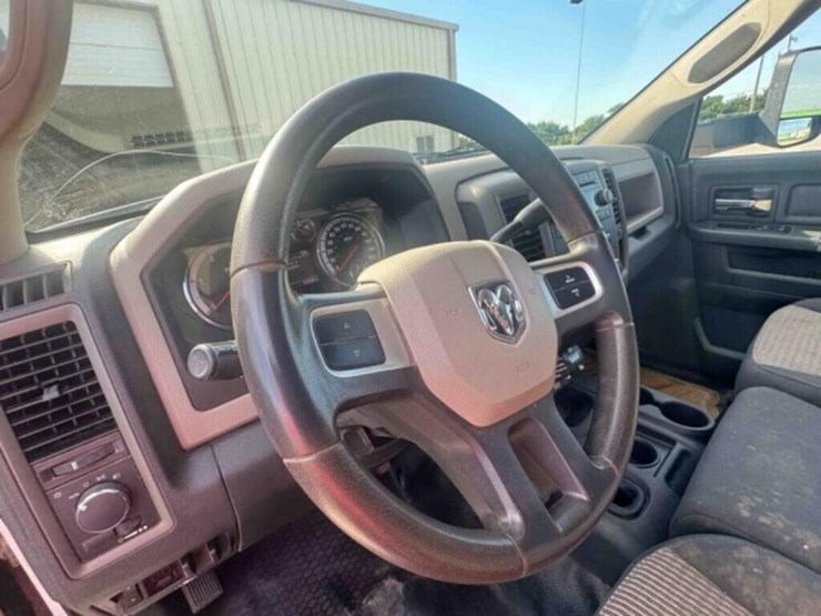 2010-dodge-ram-3500-image-19
