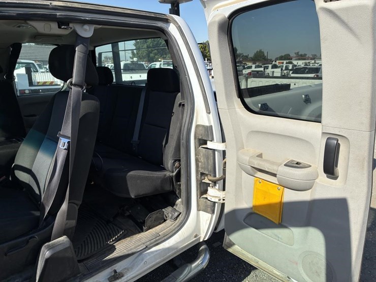 2012-gmc-sierra-3500-image-17
