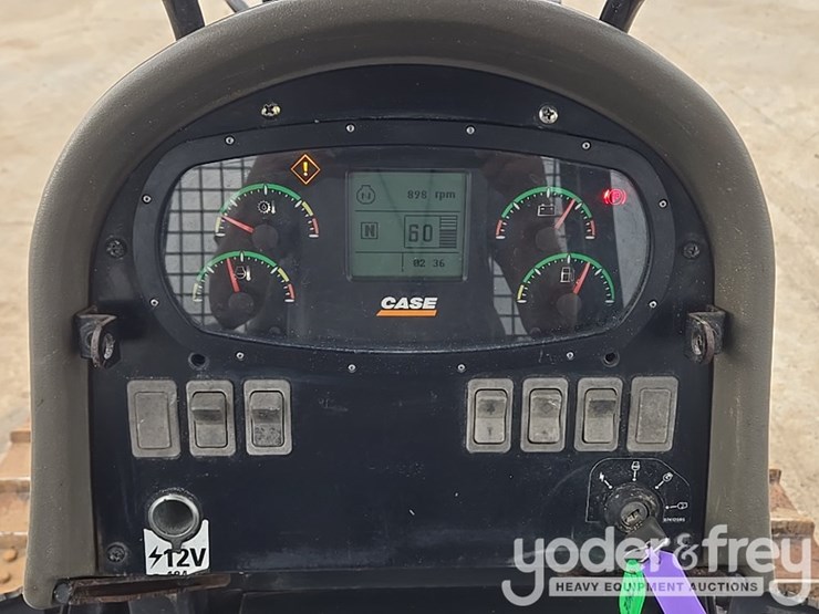 2017-case-650l-image-49