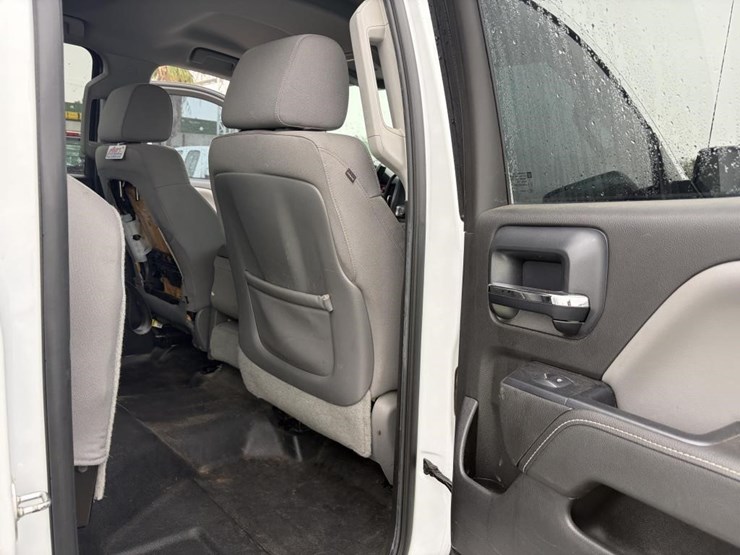 2015-chevrolet-silverado-2500-image-10