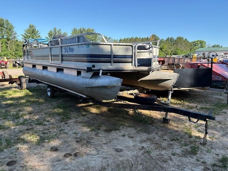 sun-tracker-21dl-pontoon-boat-image-4