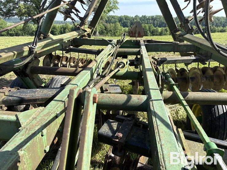 john-deere-230-image-14