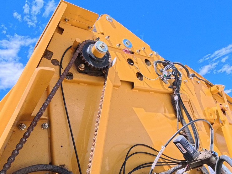 #1027-•-2020-vermeer-zr5-self-propelled-baler-image-90