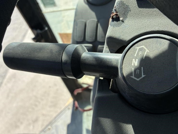 2014-caterpillar-430e-image-34
