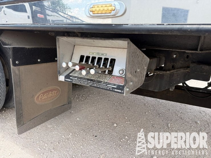 (x)-(1-50)-2015-peterbilt-s/a-slick-back-rolloff,-...-image-8