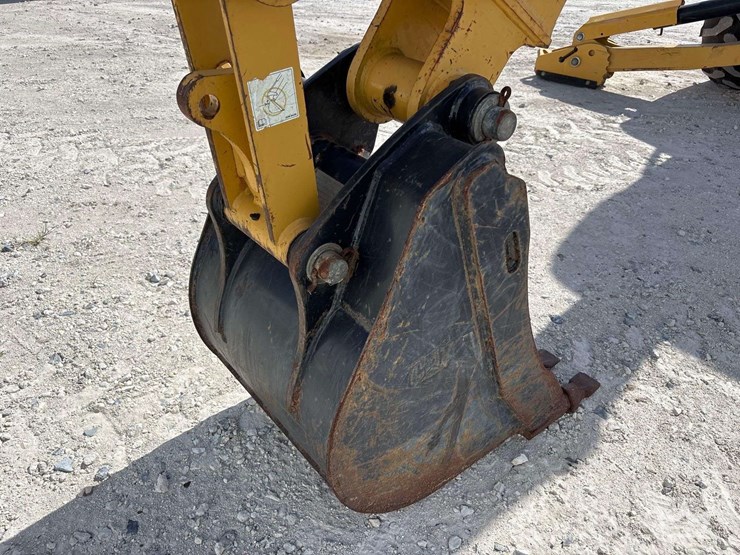 2015-caterpillar-416f-image-15
