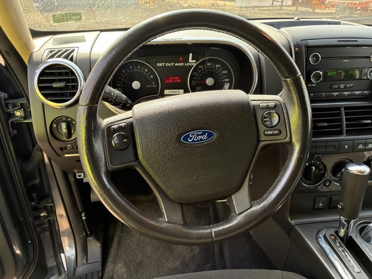 2010-ford-explorer-xlt-image-15