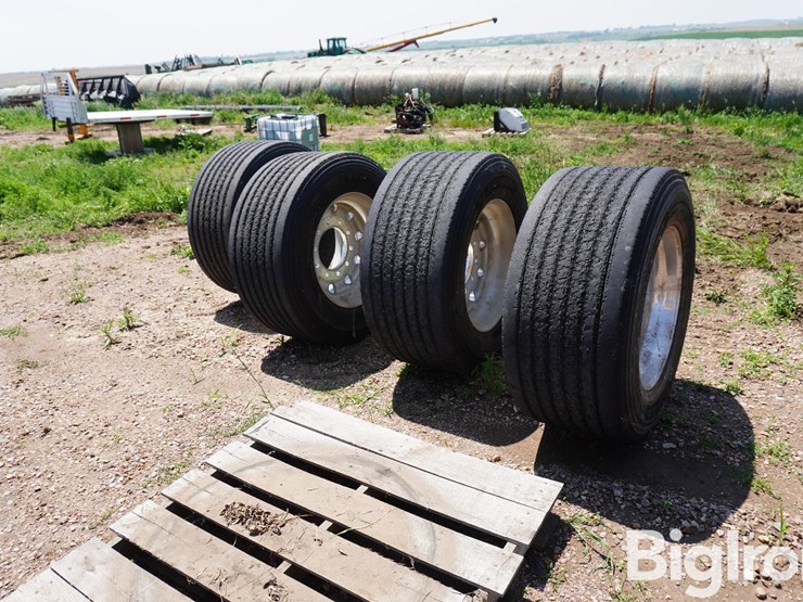 michelin-445/50r22.5-tires-&-rims-image-1