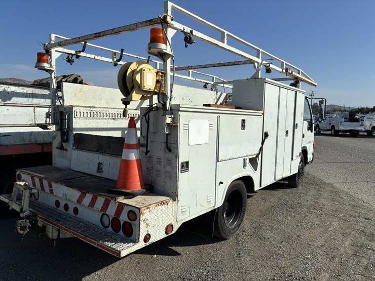 2005-isuzu-nqr-image-3