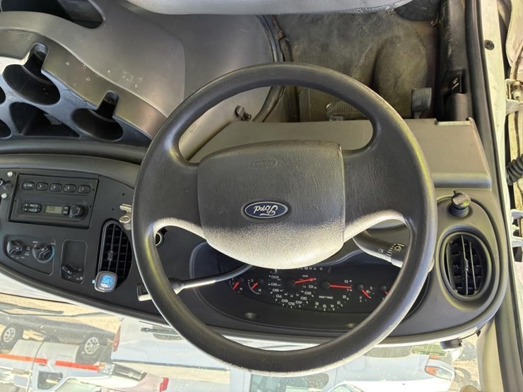 2006-ford-e350-image-14