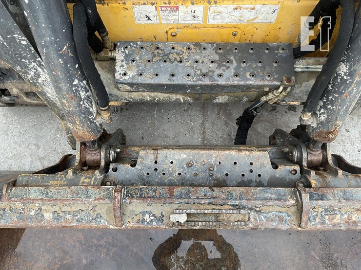 2018-new-holland-c232-image-12