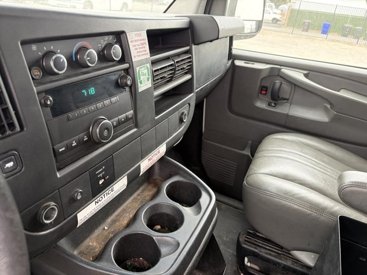 2014-chevrolet-express-3500-image-18