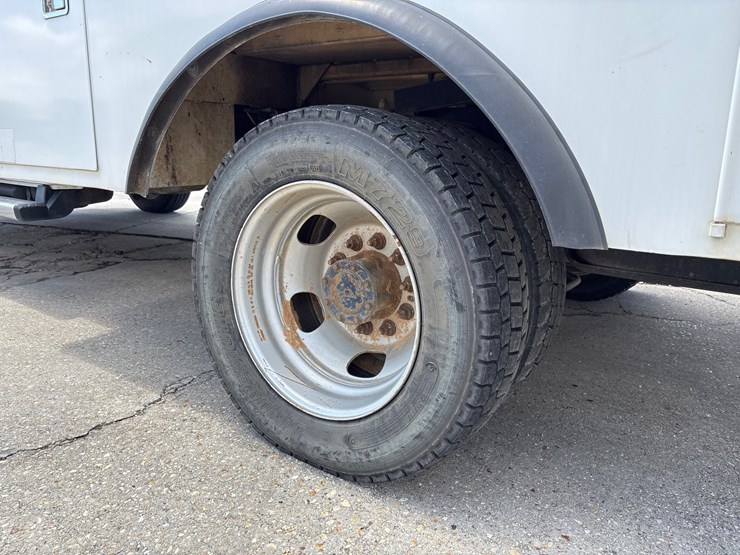 #3616-•-2018-ram-5500-4x4-40ft-bucket-truck-image-6