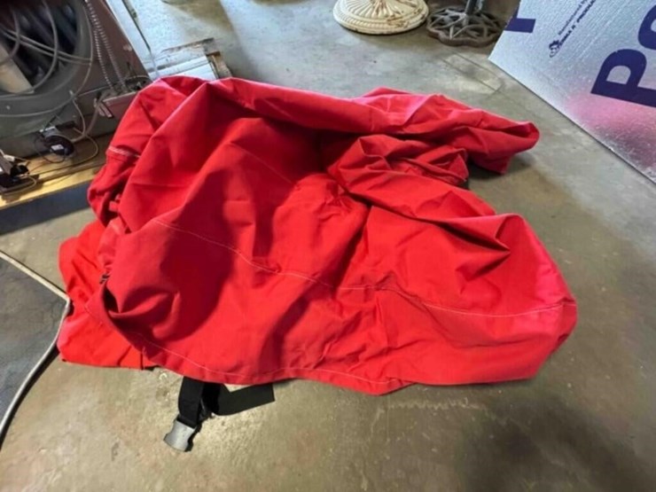 red-boat-tarp-16'-with-console-image-1
