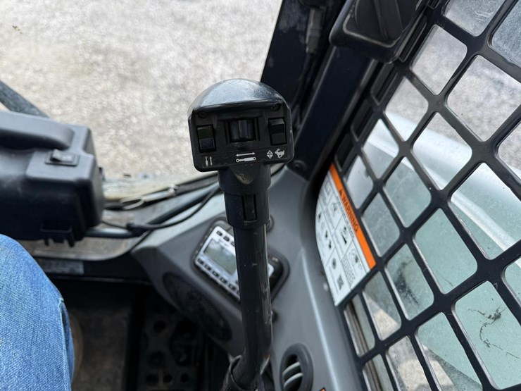 2022-bobcat-s740-image-21