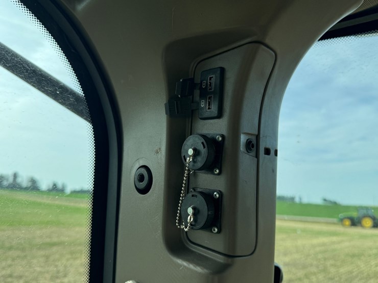 2023-john-deere-7r-210-image-58