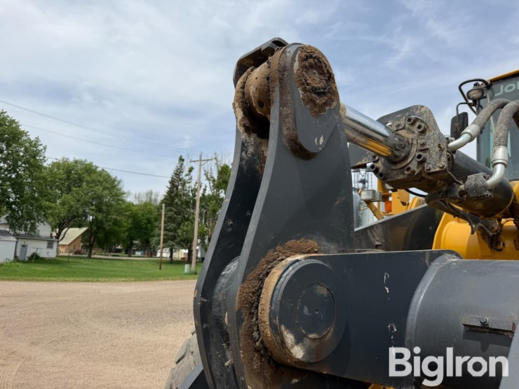john-deere-744-image-13